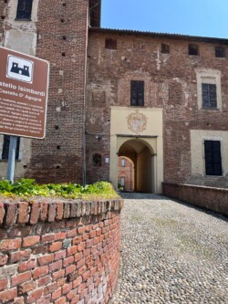 Castello Isimbardi di Castello d'Agogna